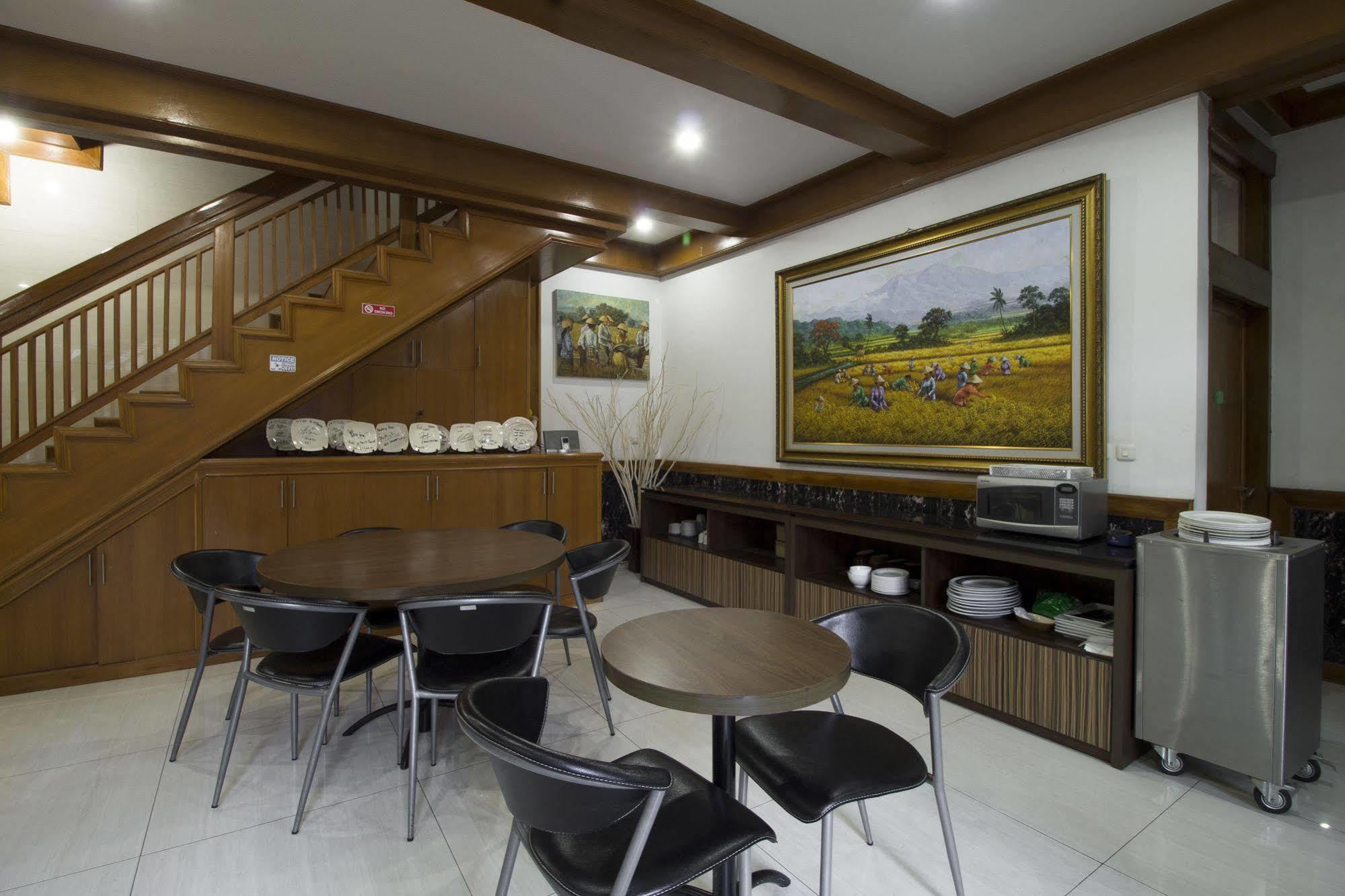 Reddoorz Plus @ Hegarmanah Bandung Exterior foto