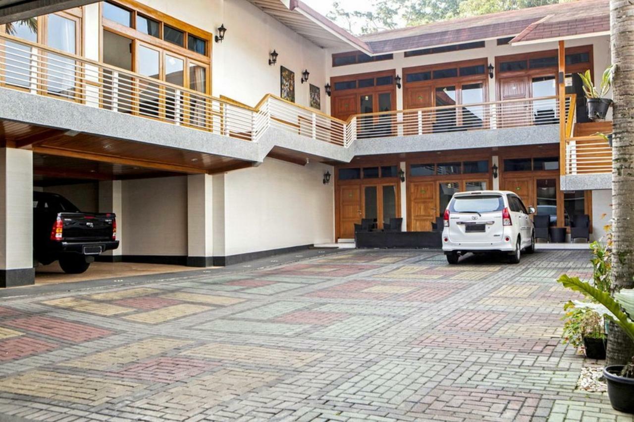 Reddoorz Plus @ Hegarmanah Bandung Exterior foto