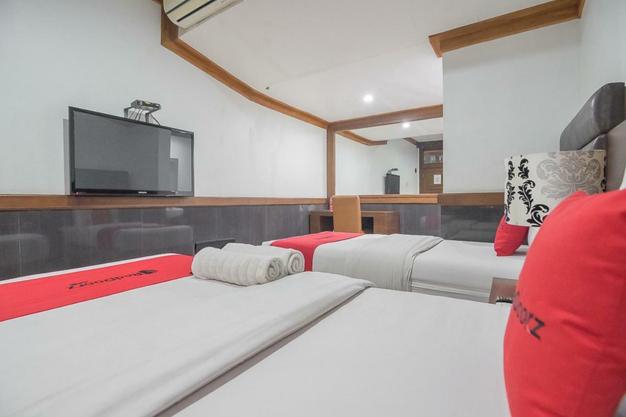 Reddoorz Plus @ Hegarmanah Bandung Exterior foto