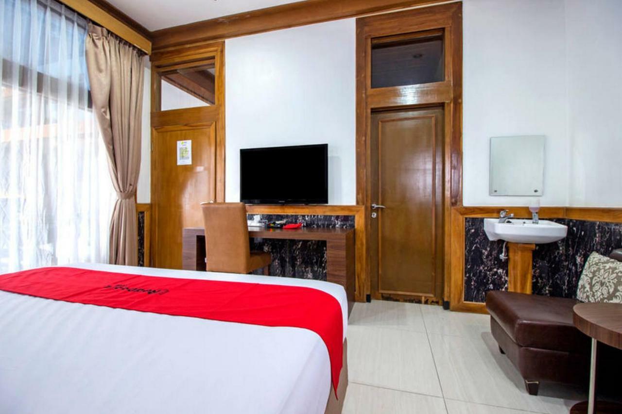 Reddoorz Plus @ Hegarmanah Bandung Exterior foto