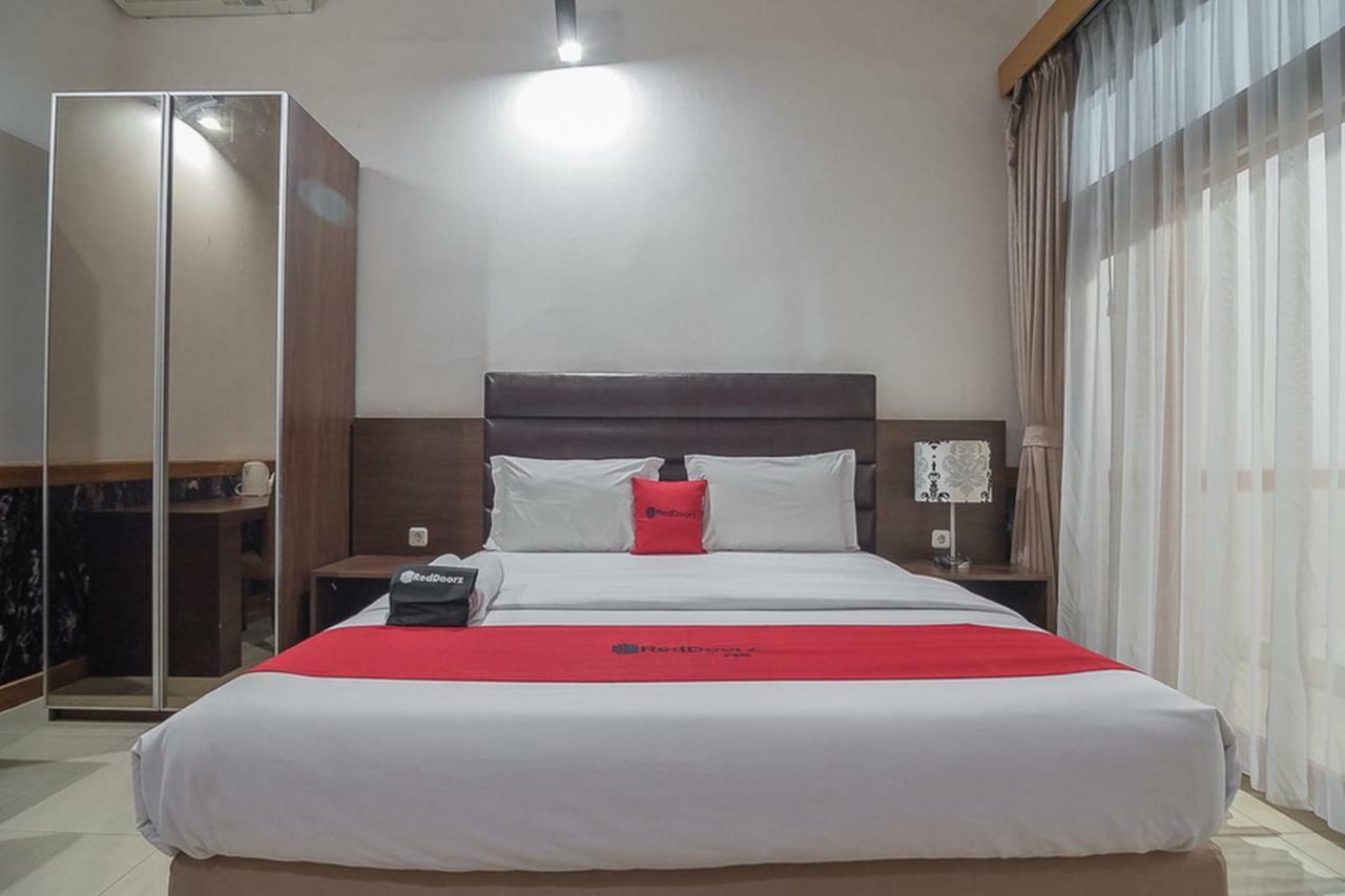 Reddoorz Plus @ Hegarmanah Bandung Exterior foto