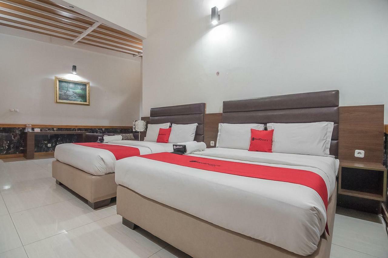 Reddoorz Plus @ Hegarmanah Bandung Exterior foto